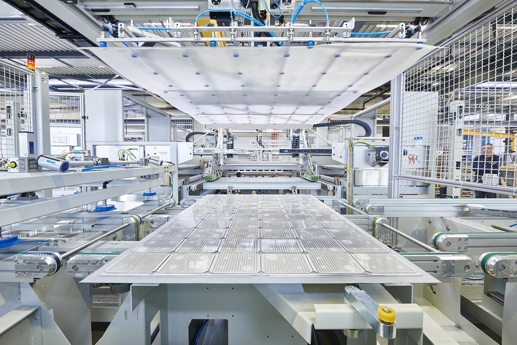 Heterojunction modules line with smart wire technology at MayerBurger